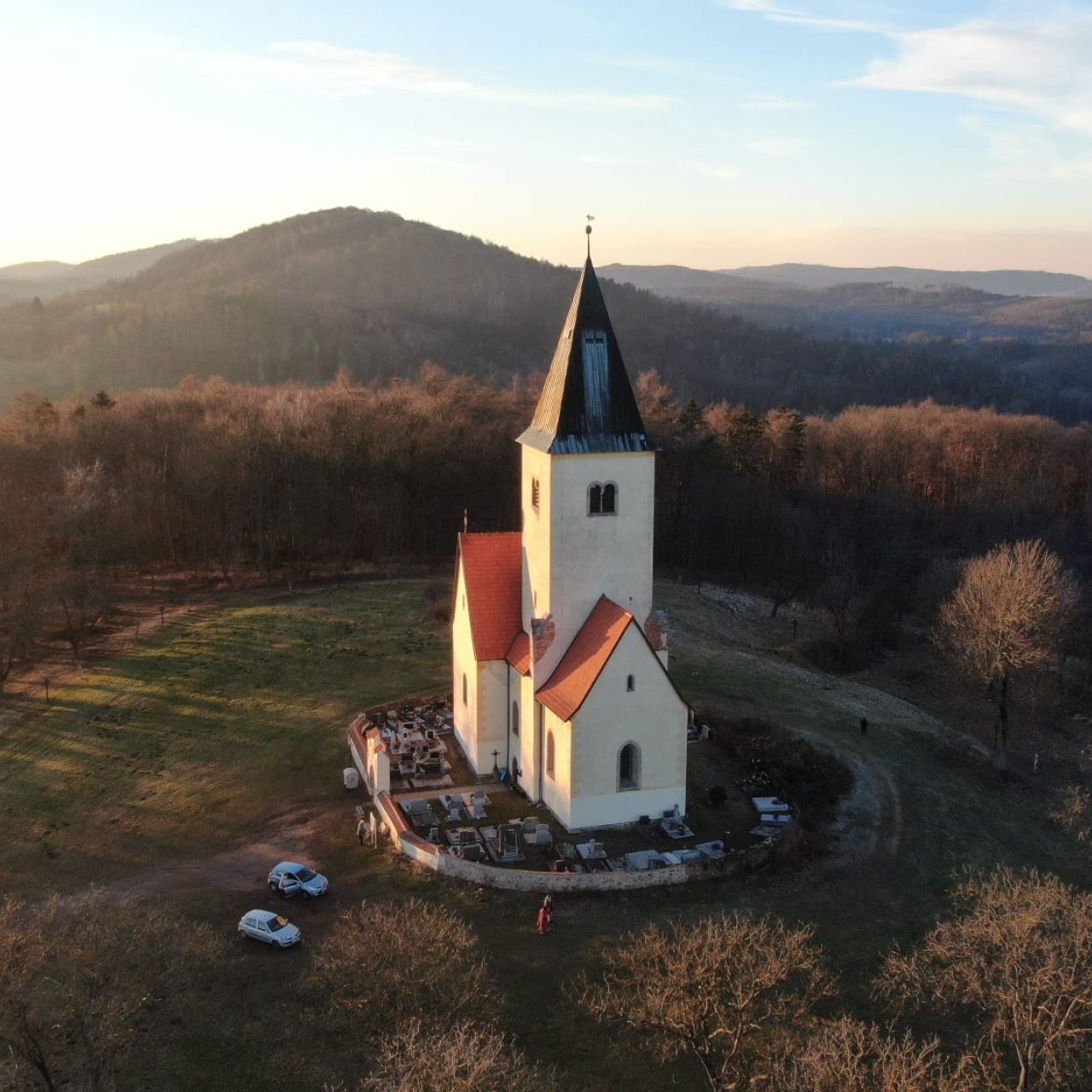 Kostel sv. Jakuba a Filipa na Chvojně