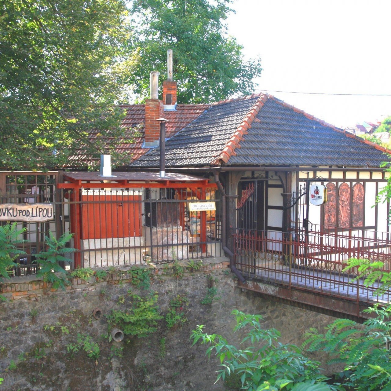 Bílovice nad Svitavou - hospůdka Na ostrůvku pod lípou
