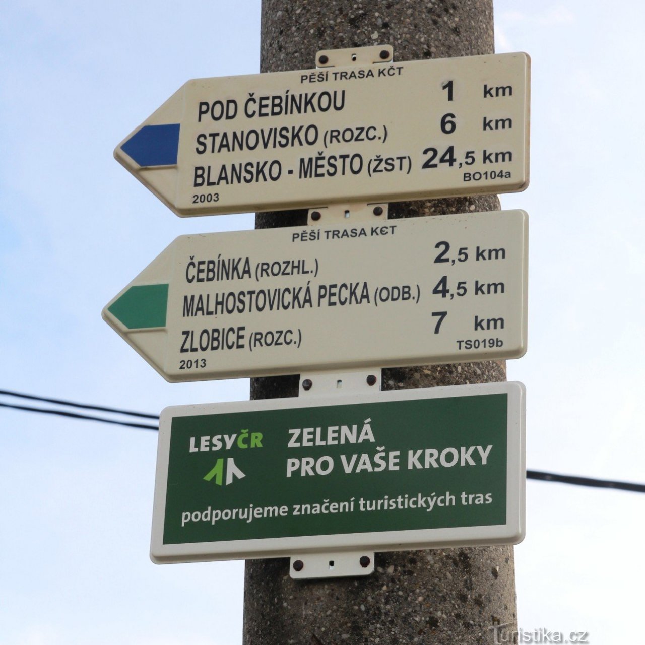 Turistické rozcestí Čebín železniční stanice