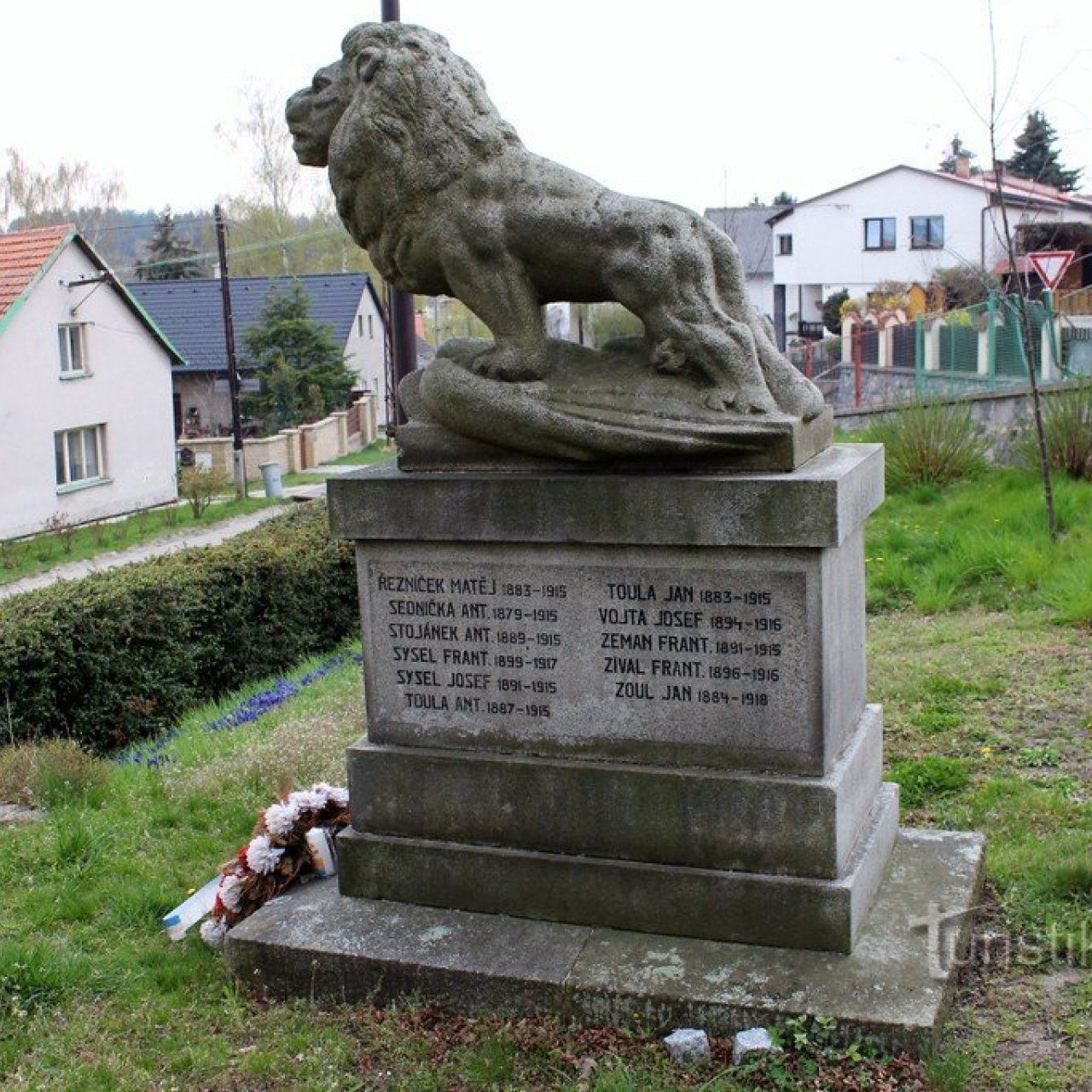 Chotýšany, pomník padlým.