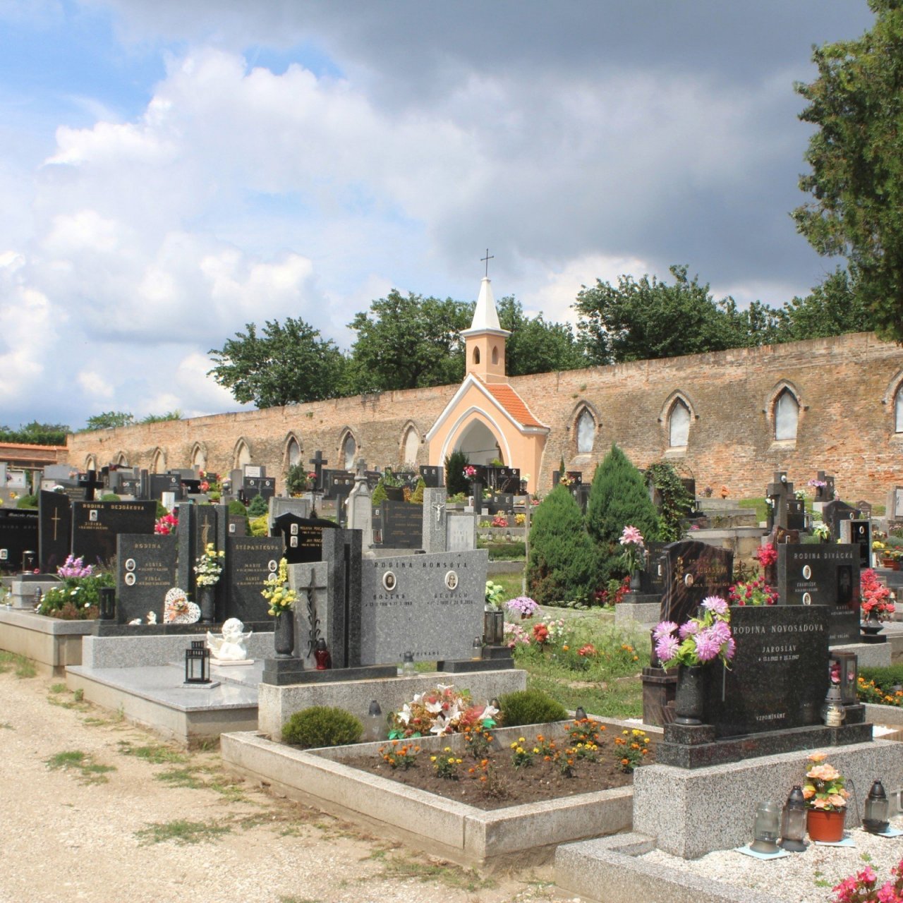 Drnholec - hřbitov