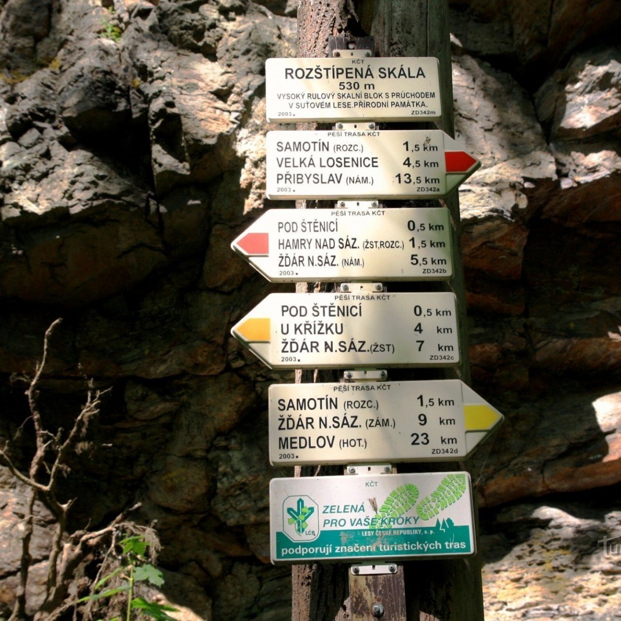 Turistické rozcestí Rozštípená skála
