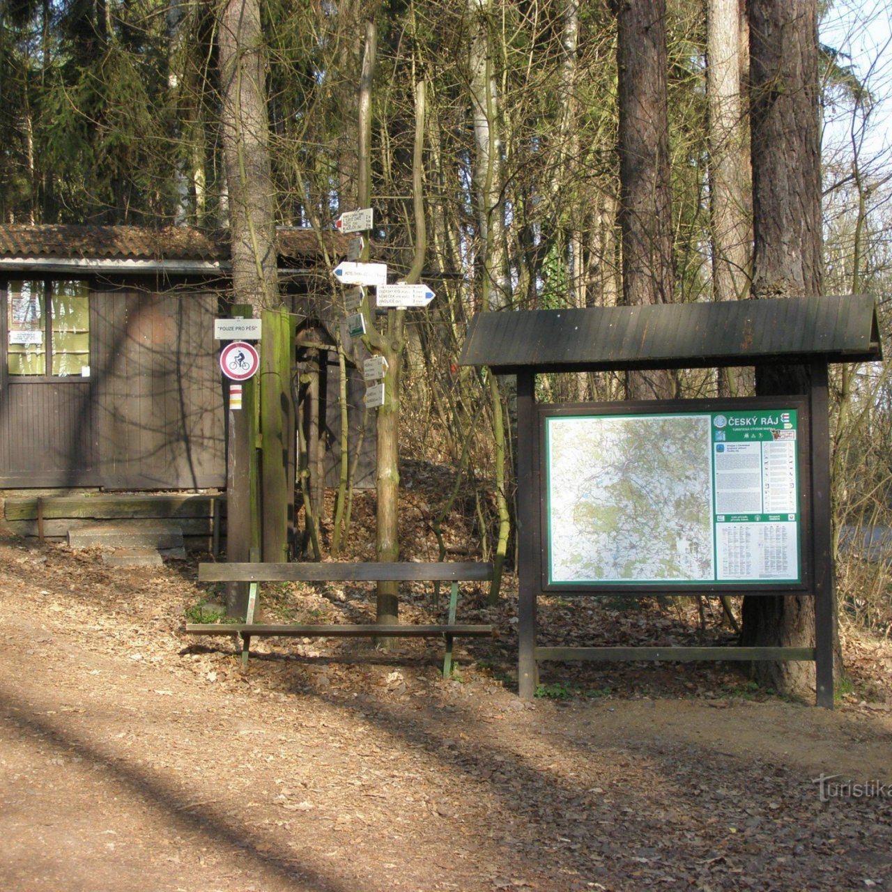 turistické rozcestí Prachov - vstup do skal
