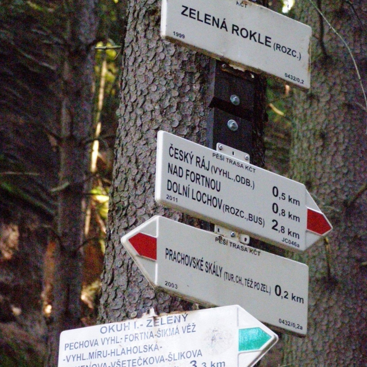 Prachovské skály - turistické rozcestí v Zelené rokli