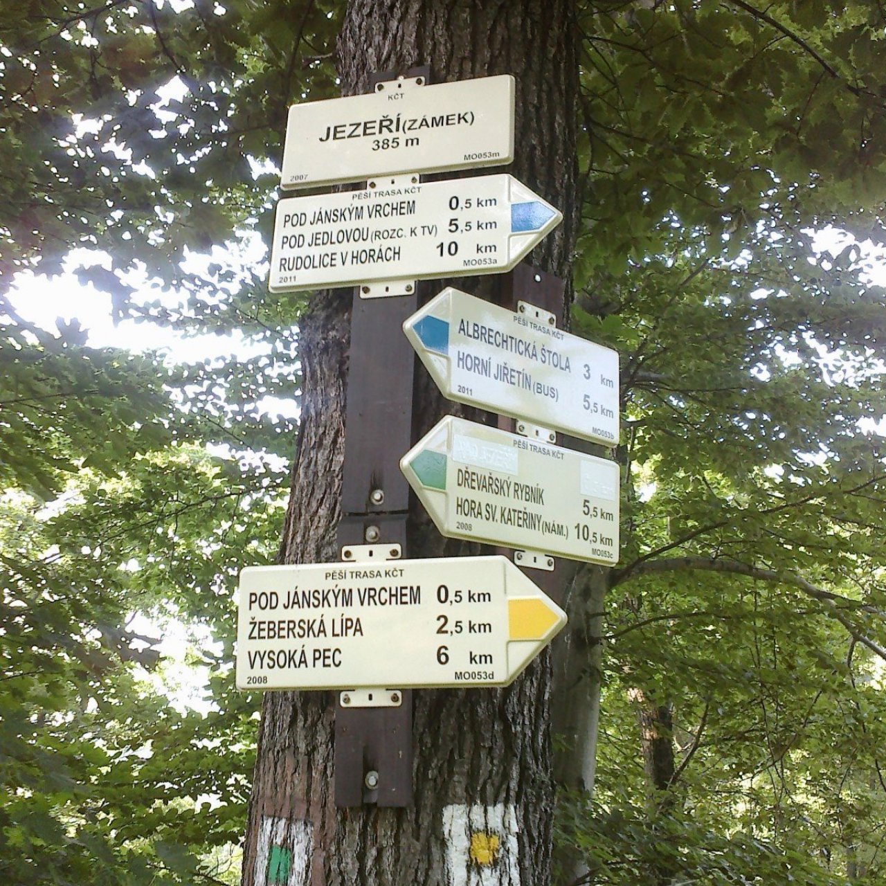 Rozcestník pod zámkem Jezeří