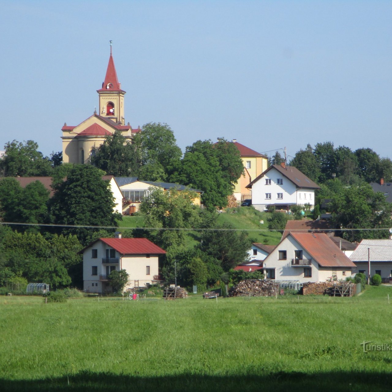 Tvrz v Semonicích