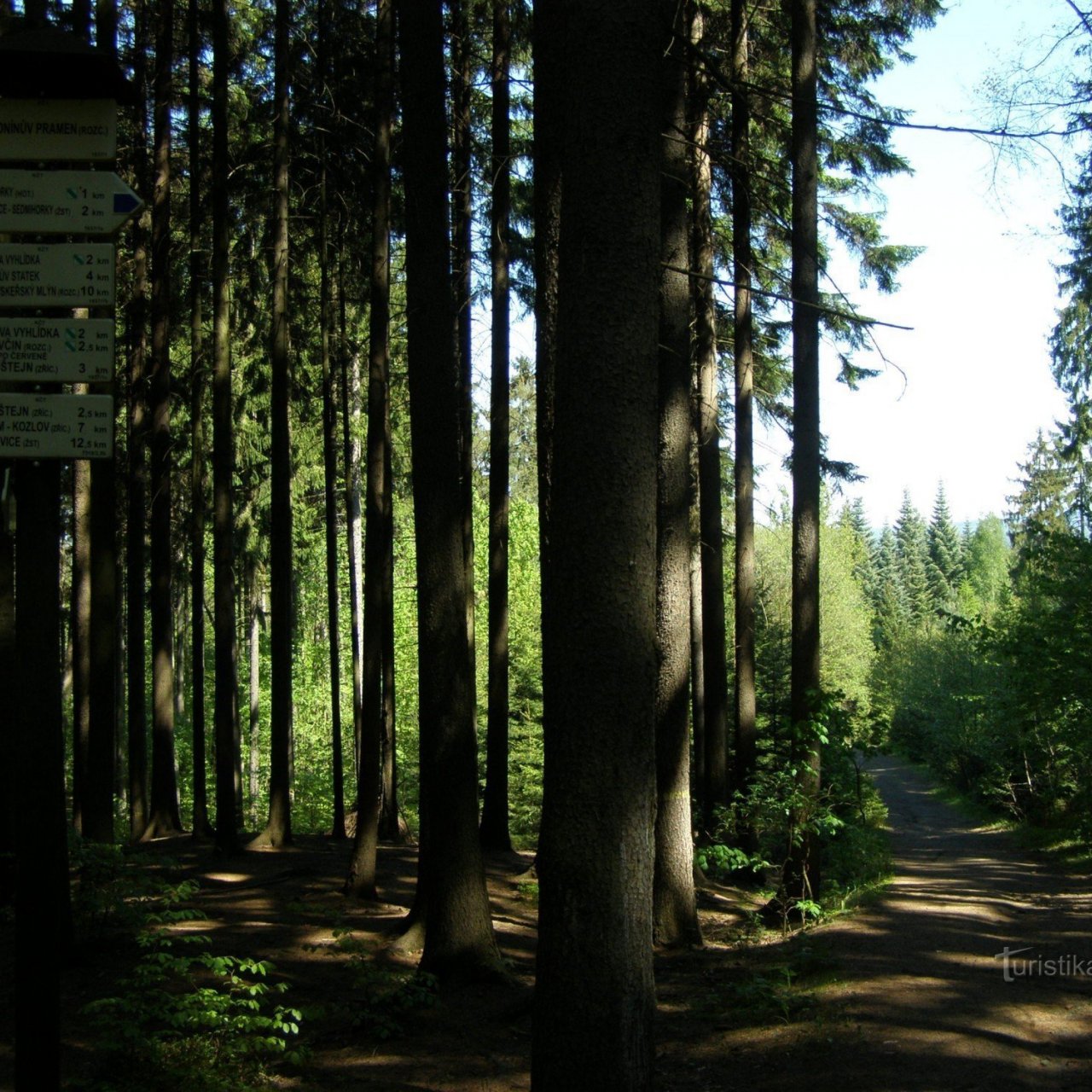 turistické rozcestí u Antonínova pramene