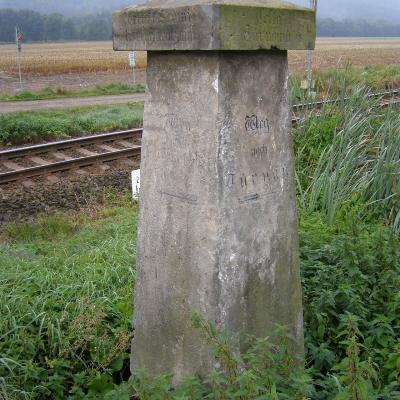 Pyrám v Sedmihorkách - kamenný rozcestník