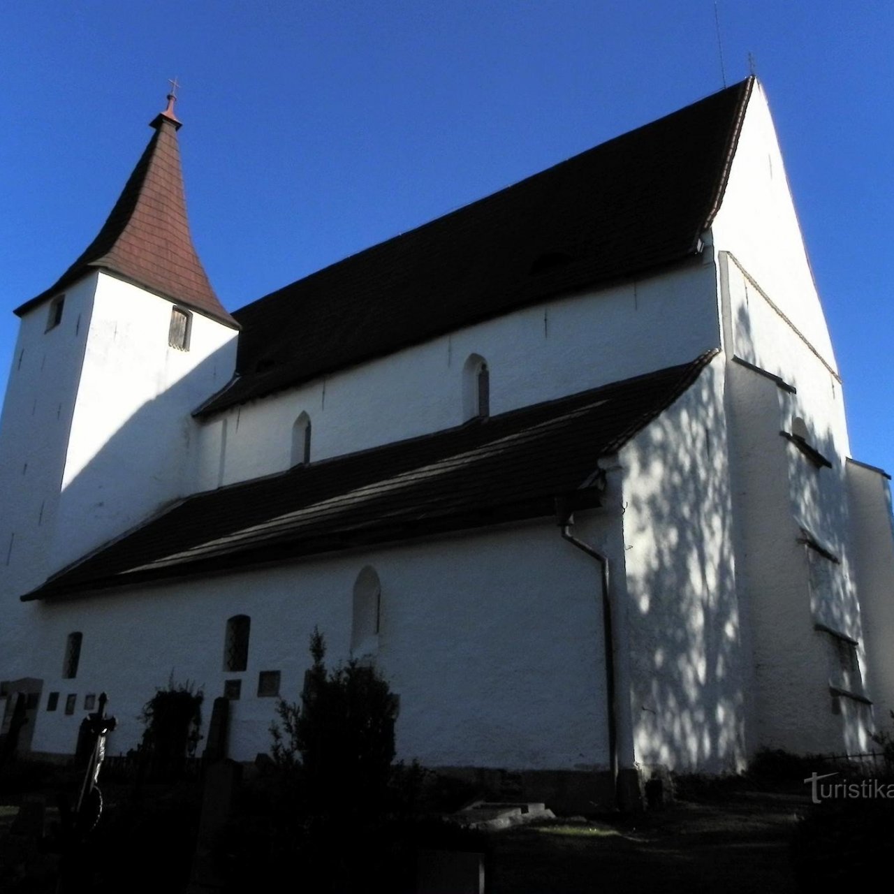 Hřbitovní kostel sv. Mikuláše v Kašperských Horách.
