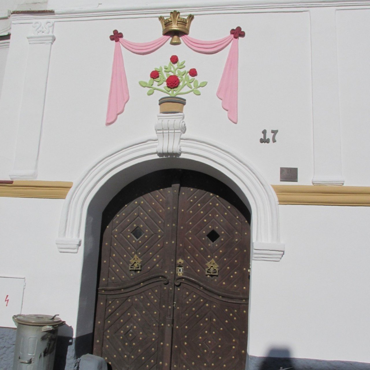 Dům č.p. 17 a Madonka