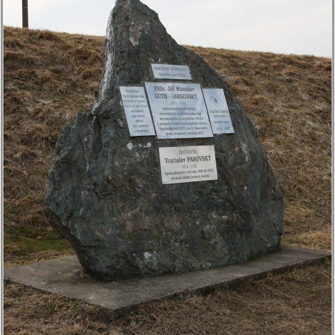 Památník sportovců u Kostelce nad Orlicí