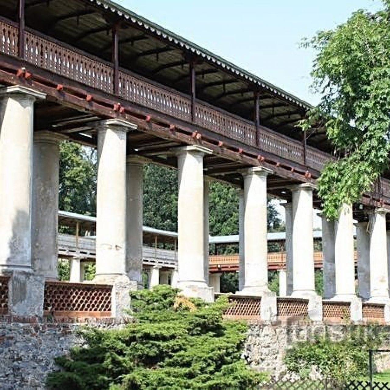 Lysice - zastřešená zámecká kolonáda