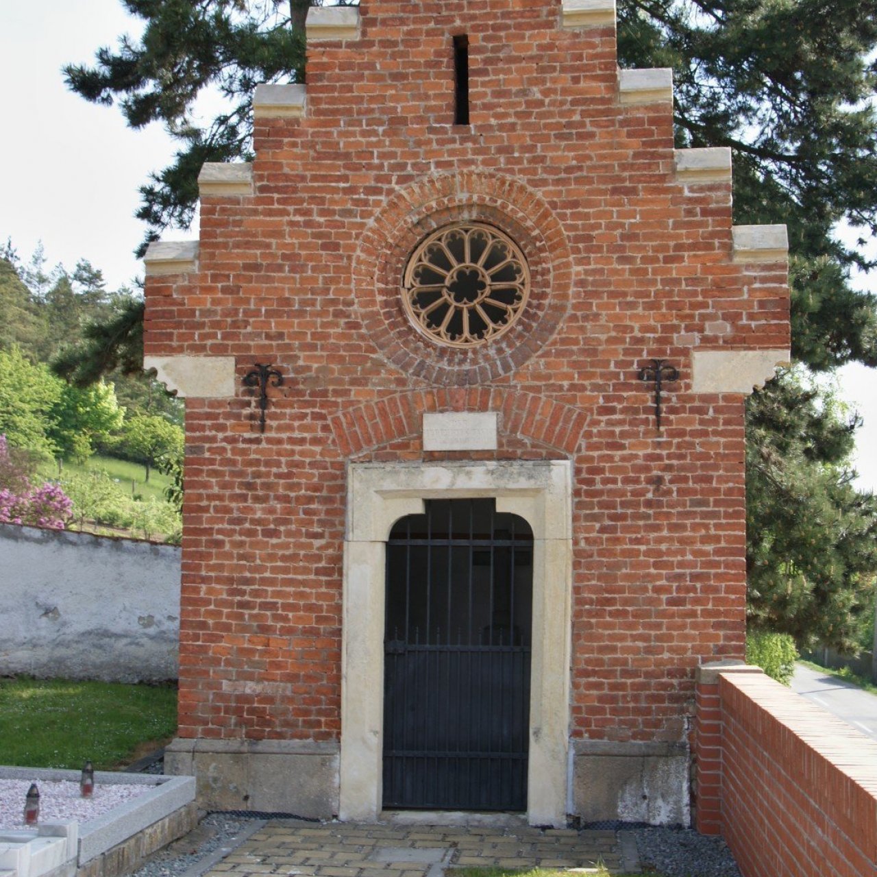 Lysice – hrobka hraběnky Karoliny Nimpschové