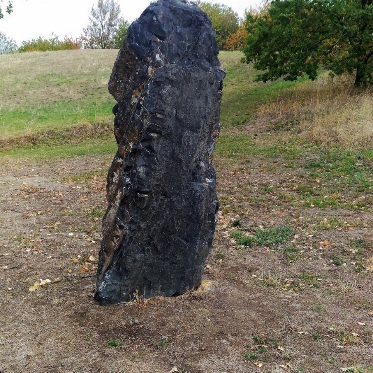 Novodobý menhir v Ústí nad Labem.
