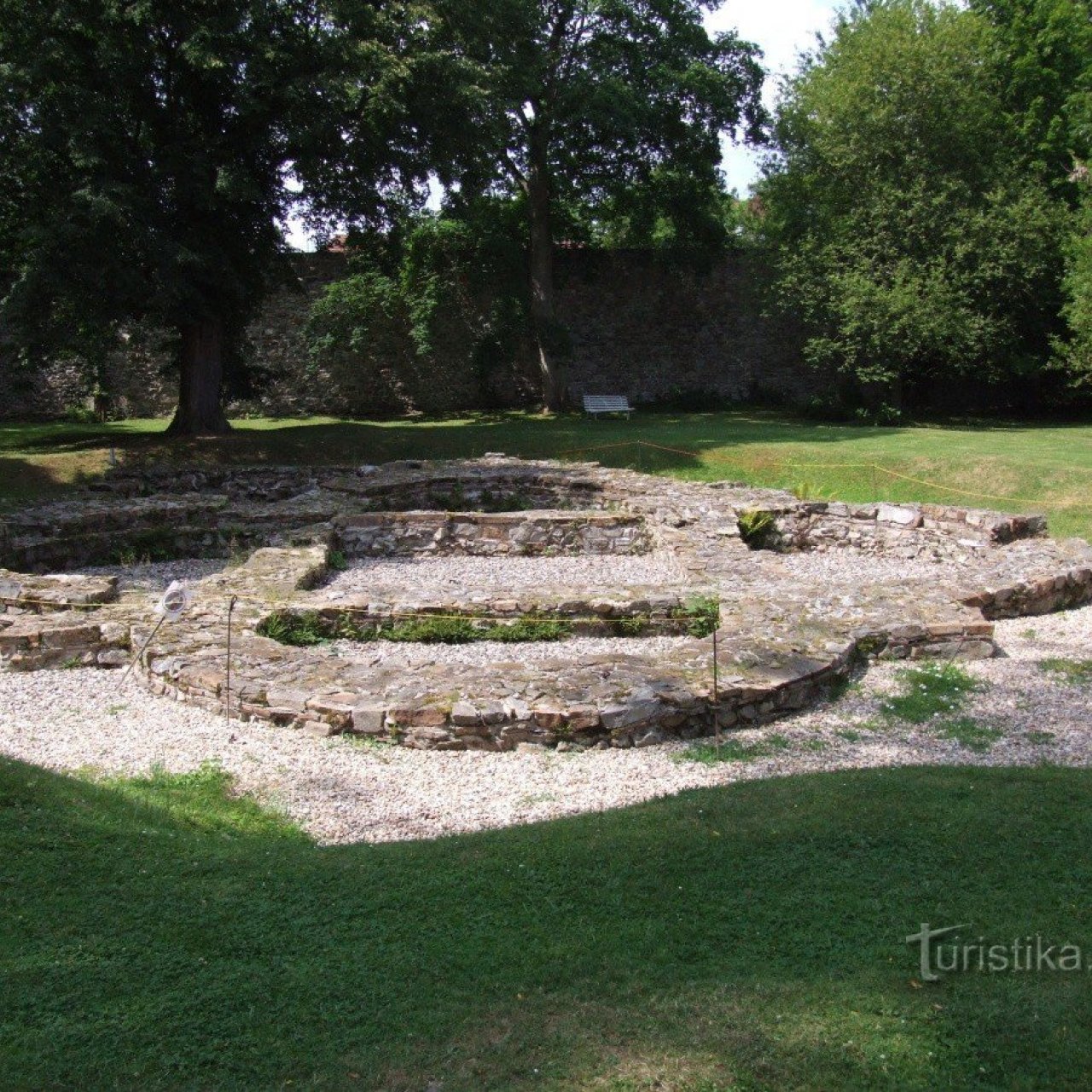 Základy kostela sv. Kříže