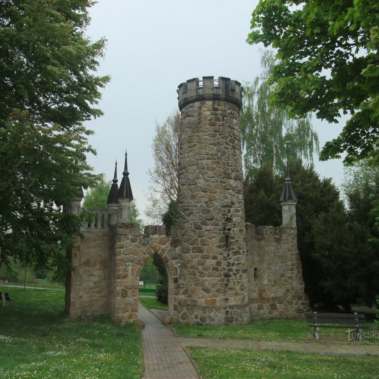 Neobvyklá rozhledna Salingburg ve Františkových Lázních