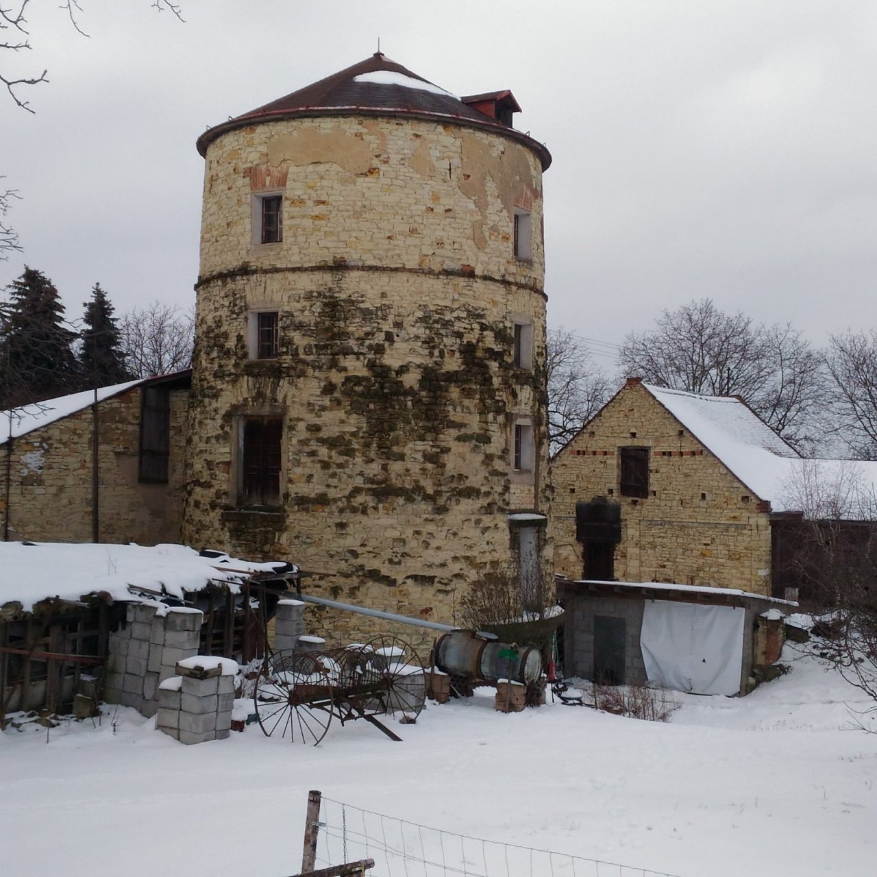 Větrný mlýn Donín.