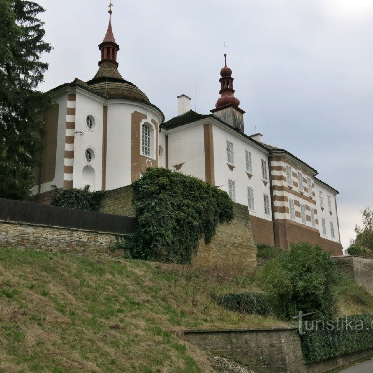 Podbřezí – zámeček Skalka s kaplí sv. Jana Nepomuckého