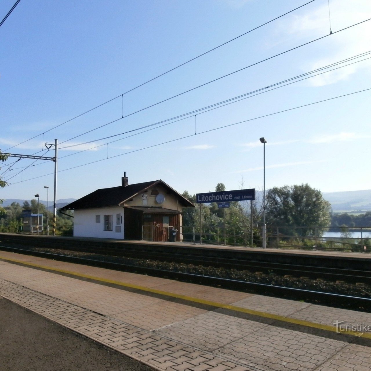 Z Litochovic nad Labem do Prackovic také nad Labem...