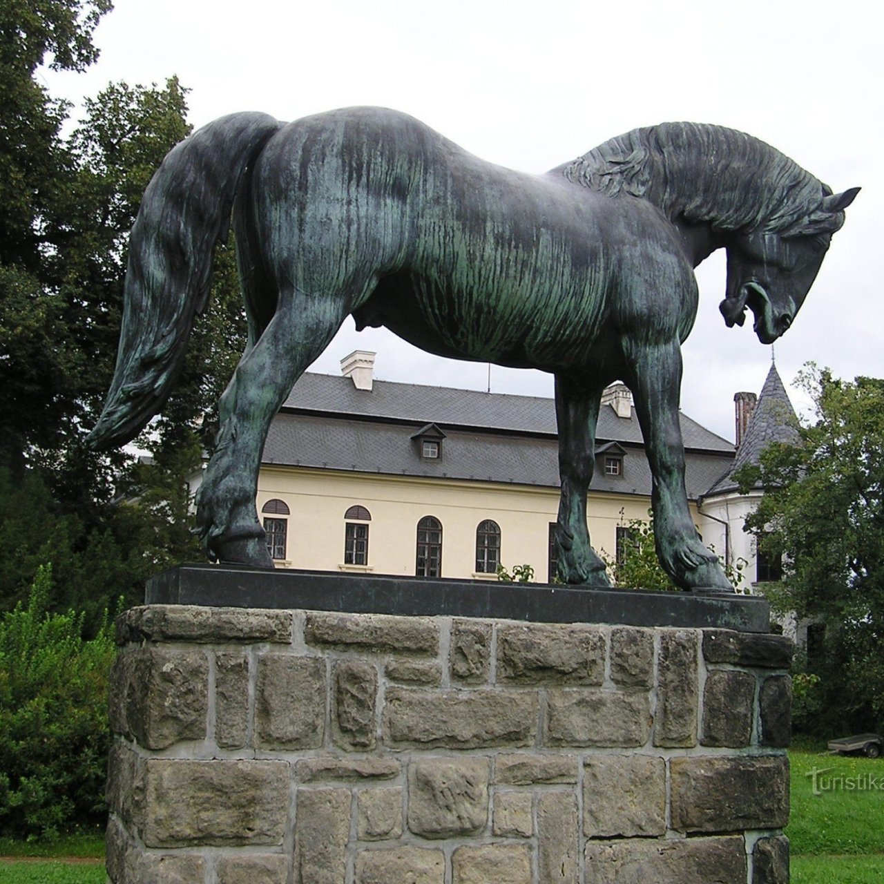 Slatiňany – socha koně