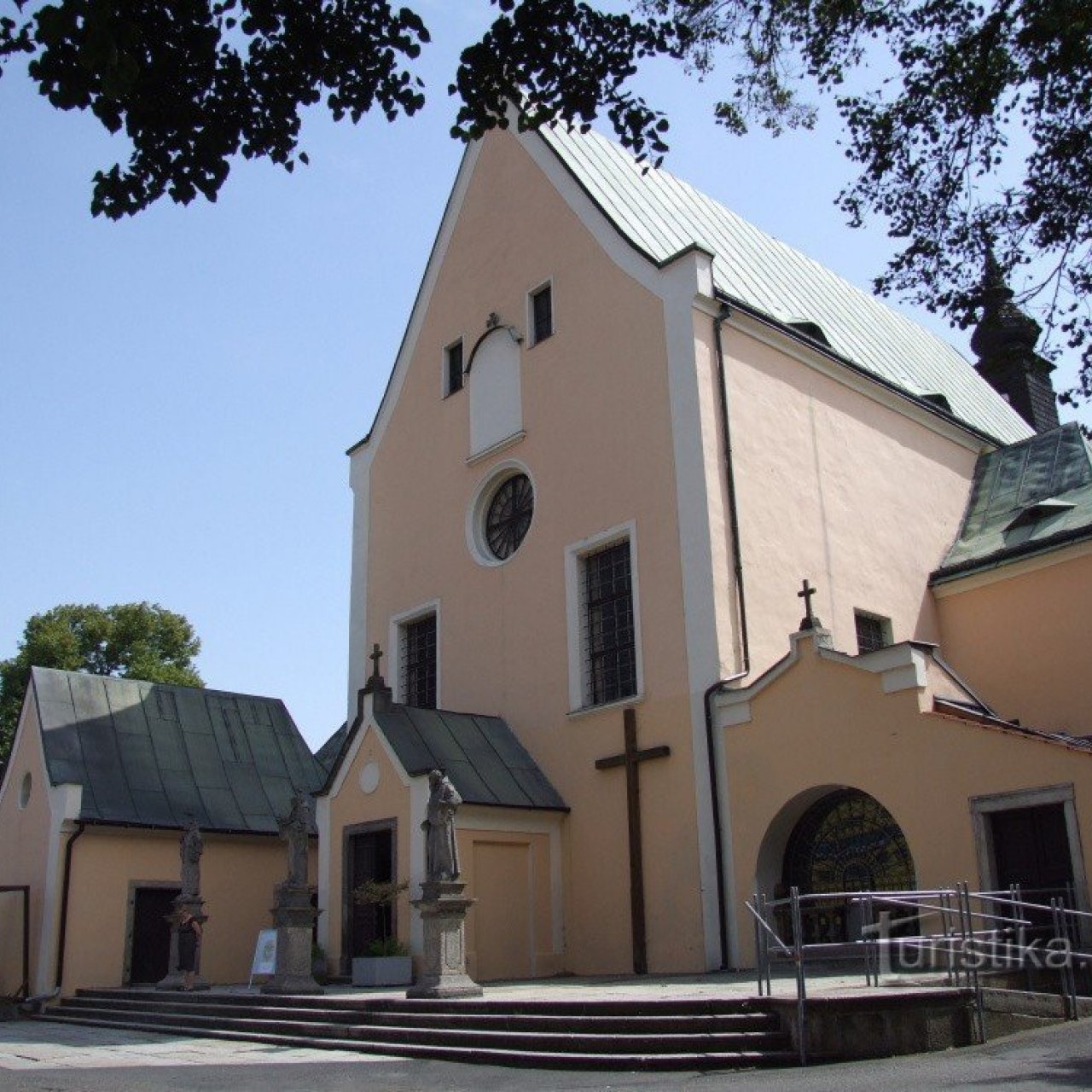 Kostel sv. Antonína a klášter v Sokolově