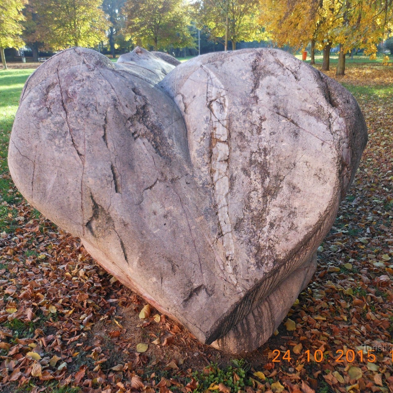 Srdce u Sokolovského zámku