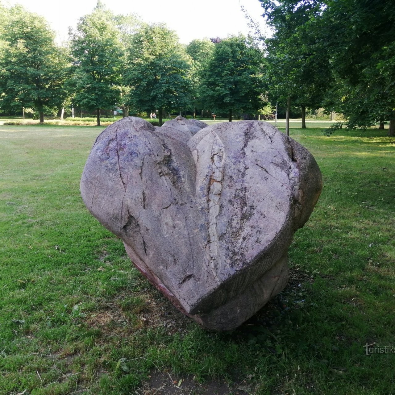 Srdce u Sokolovského zámku