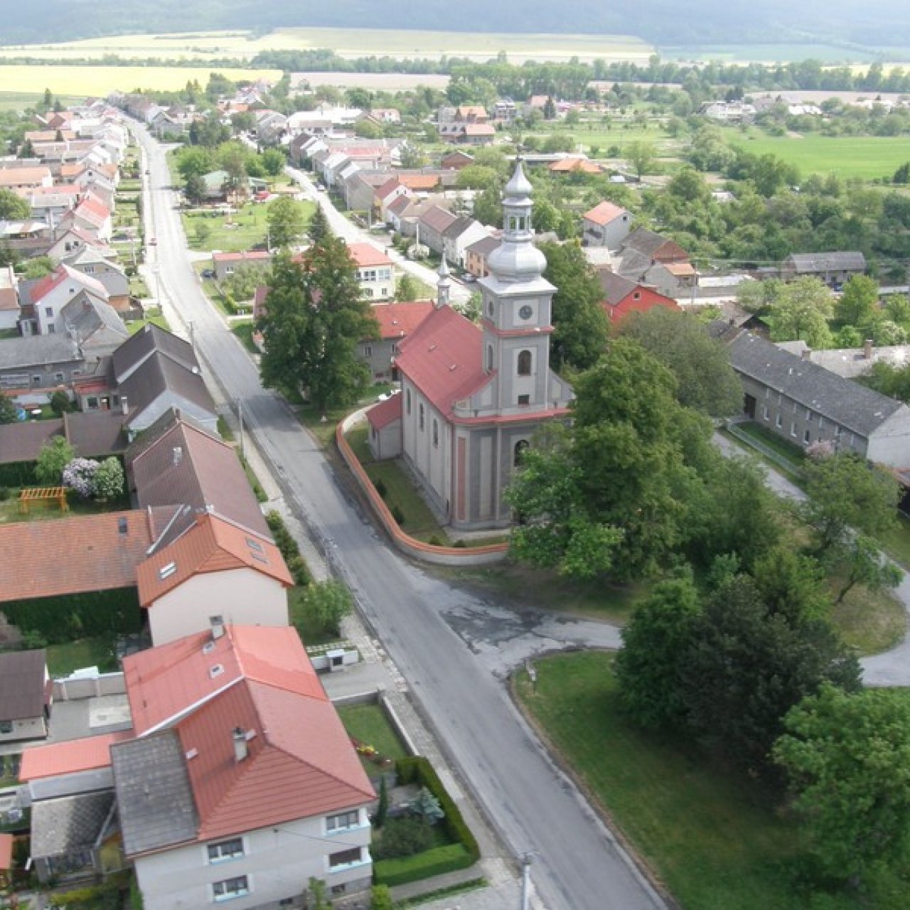 farní kostel svatého Mikuláše z 18. století