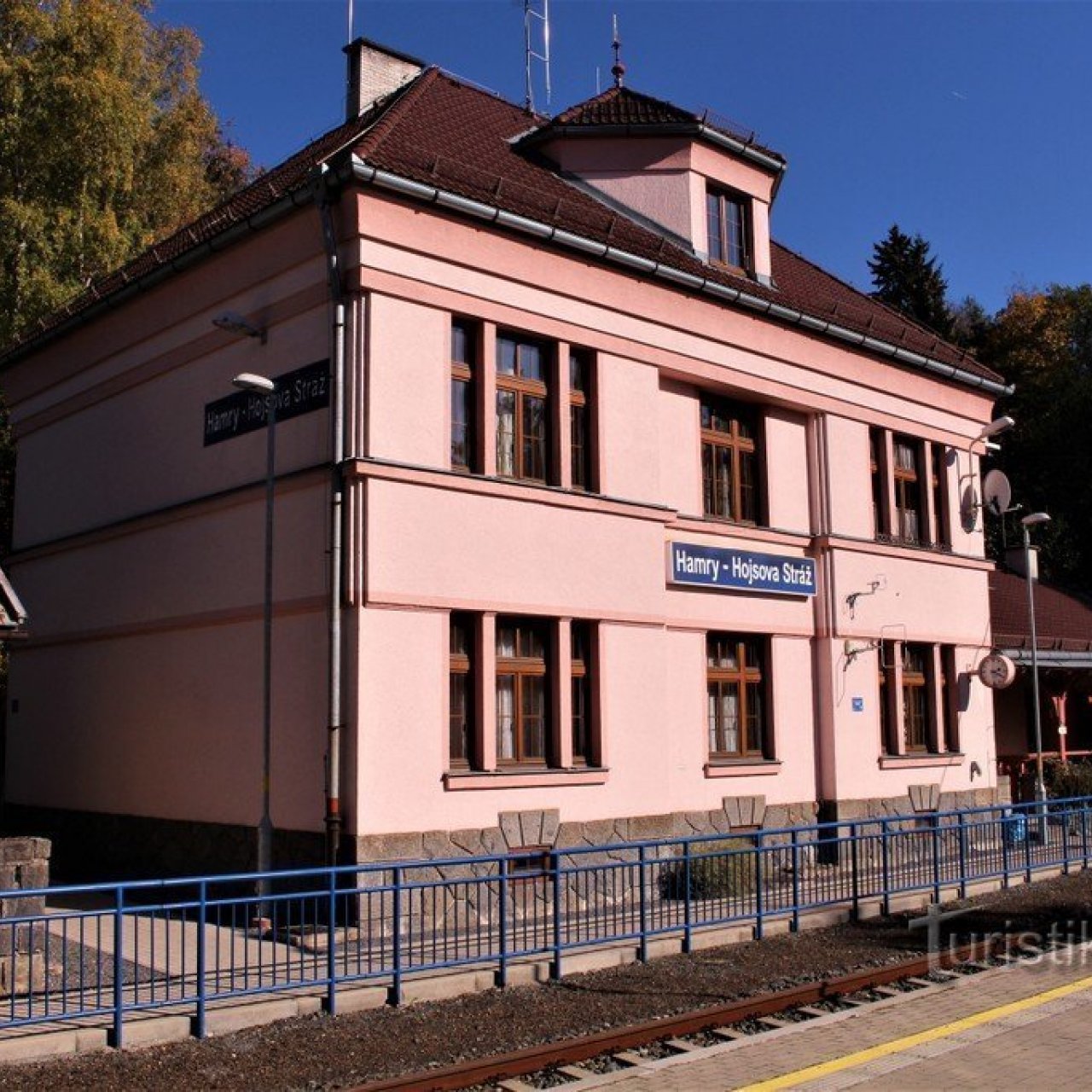 Nádraží Hamry – Hojsova Stráž.