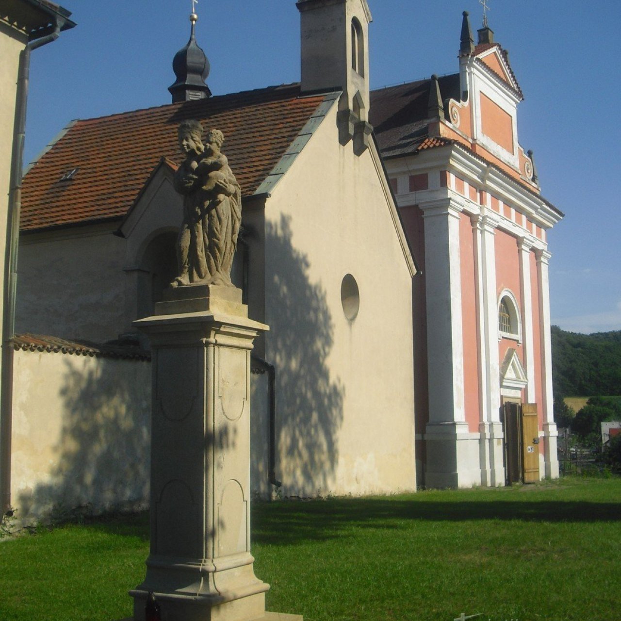 Kostel sv. Ludmily v Tetíně