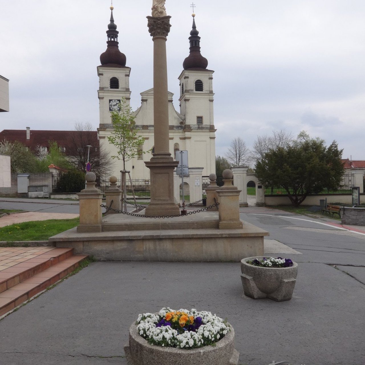 Kostel Nanebevzetí Panny Marie a Dominikánský klášter v Uherském Brodě