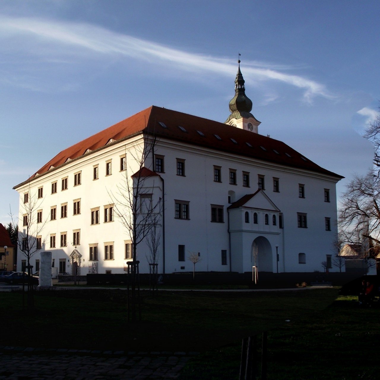 Uherský Ostroh – renesanční zámek s předzámčím a pivovarem