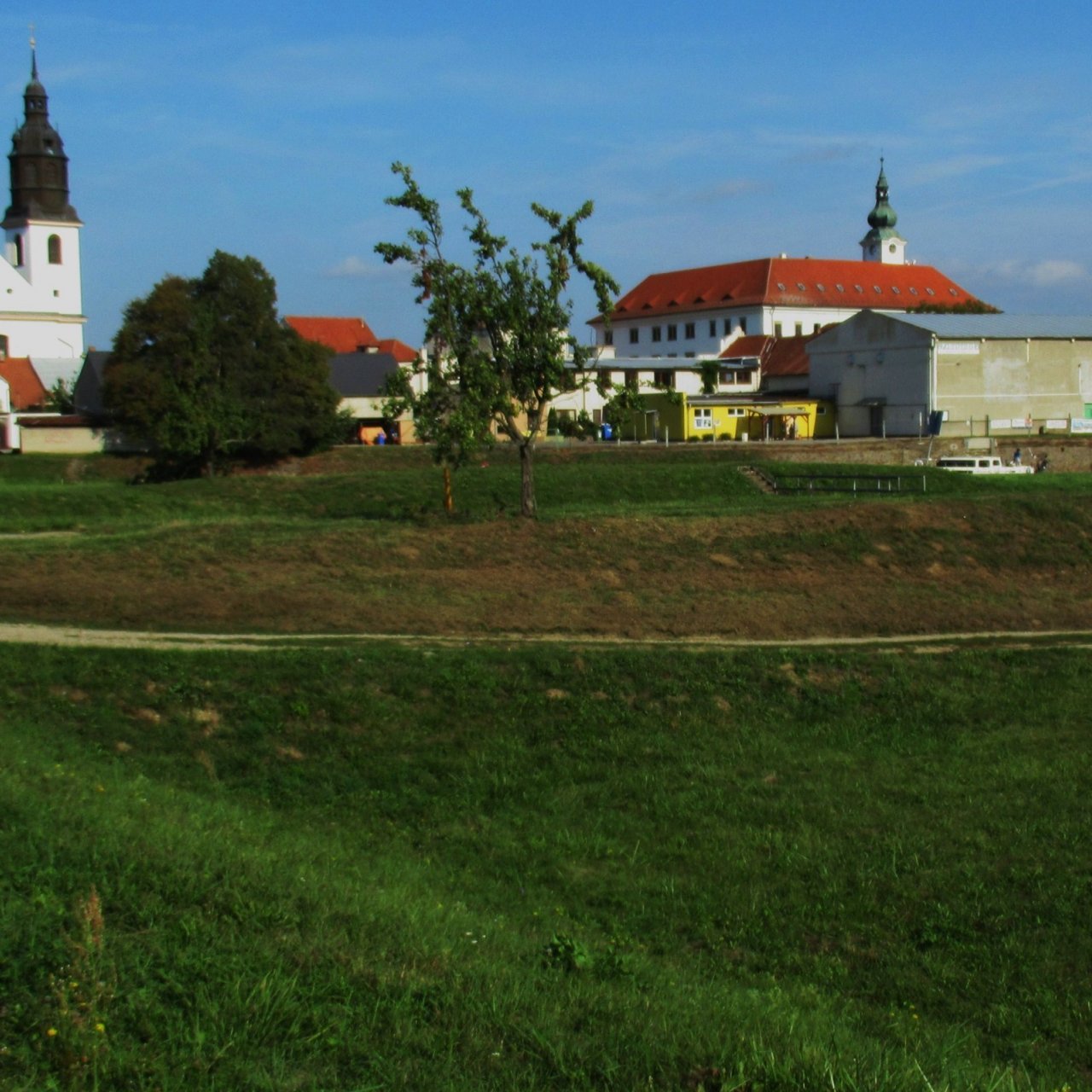 Do přístaviště v Uh. Ostrohu