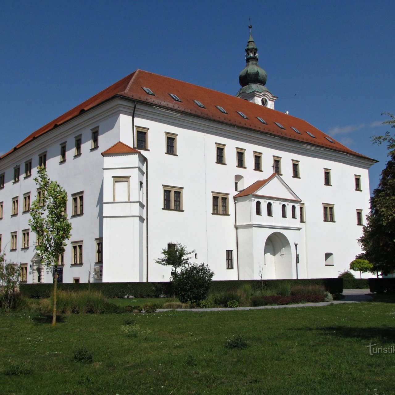 Uherský Ostroh - areál zámku