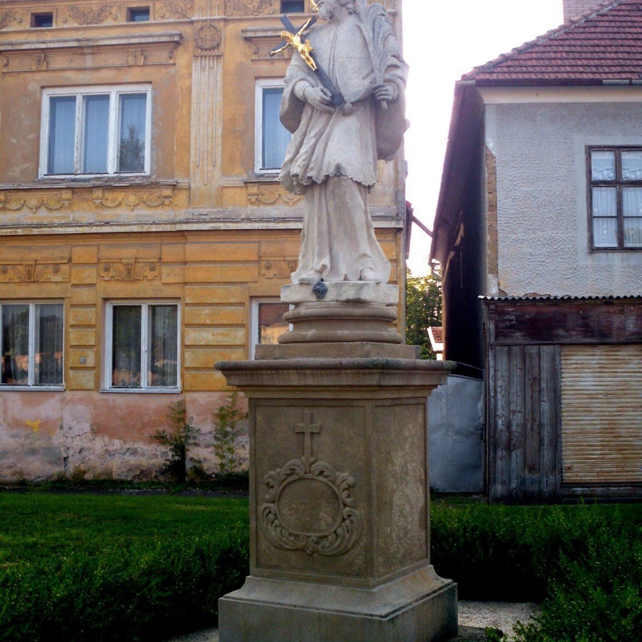 Uherský Ostroh - pomníky, kříže