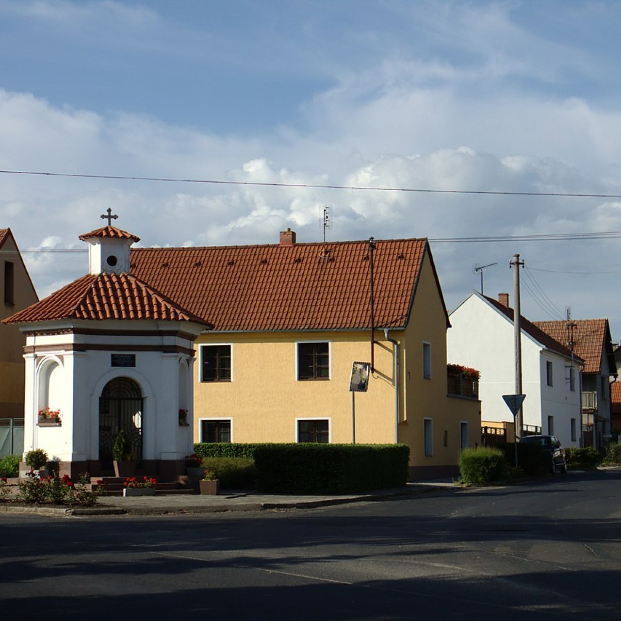 Kaple na návsi